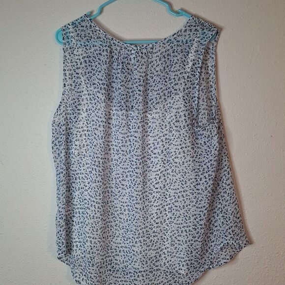 Liz Claiborne Blue Patterned Sleeveless Blouse size XL - Picture 4 of 6